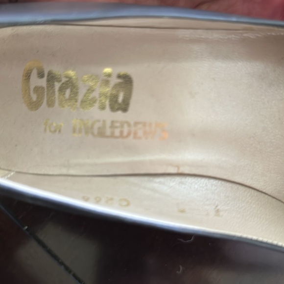 Grey slip on pumps - Picture 7 of 9